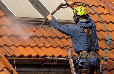 Démoussage et hydrofuge de toiture à Inzinzac-Lochrist